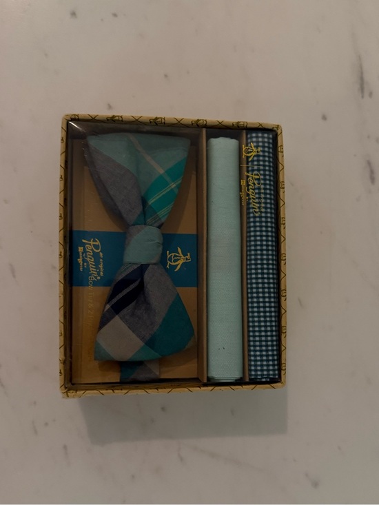 Munsingwear Other - Munsingwear Plaid Bow Tie and Pocket Squares Set - Teal Plaid